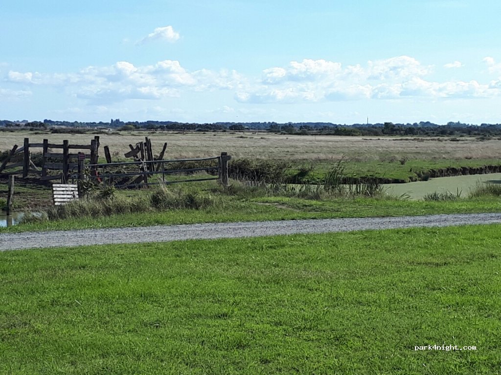 (17450) Saint-Laurent-de-la-Prée - 1349 Route des Deux Roches — foto