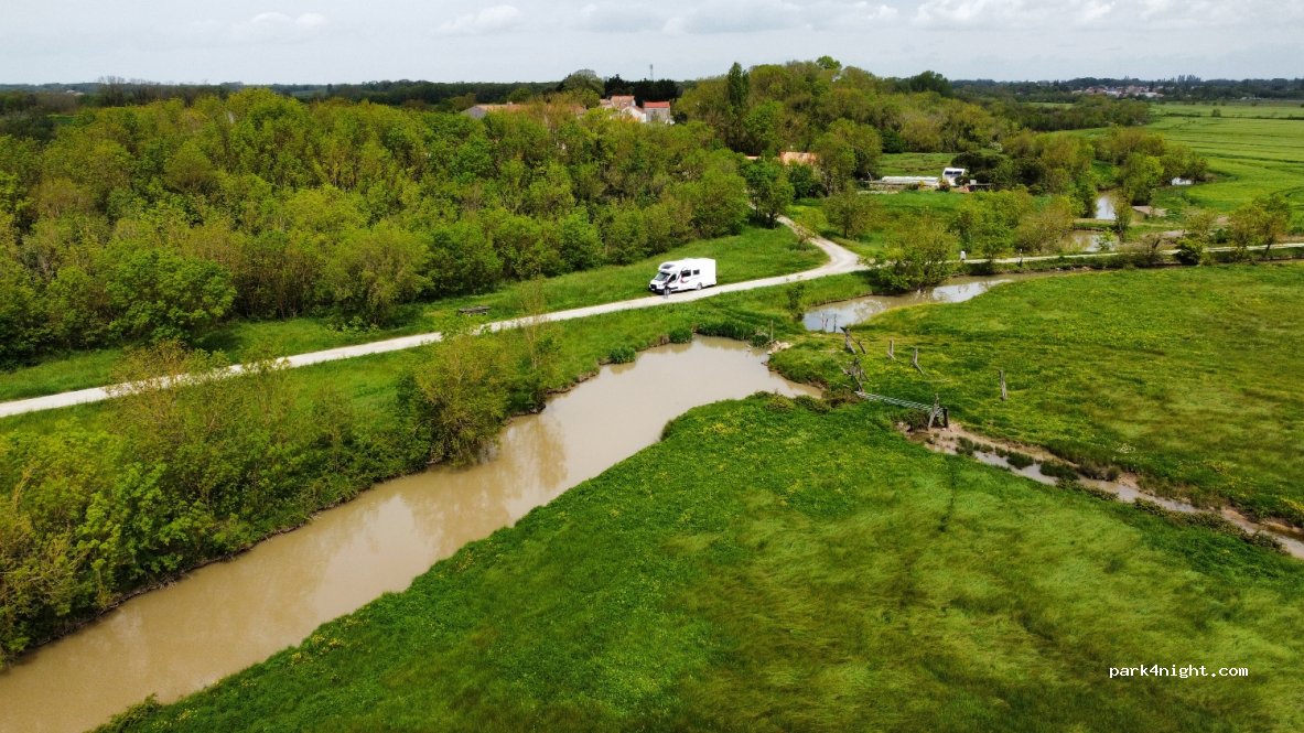 (17450) Saint-Laurent-de-la-Prée - 1349 Route des Deux Roches — foto 3