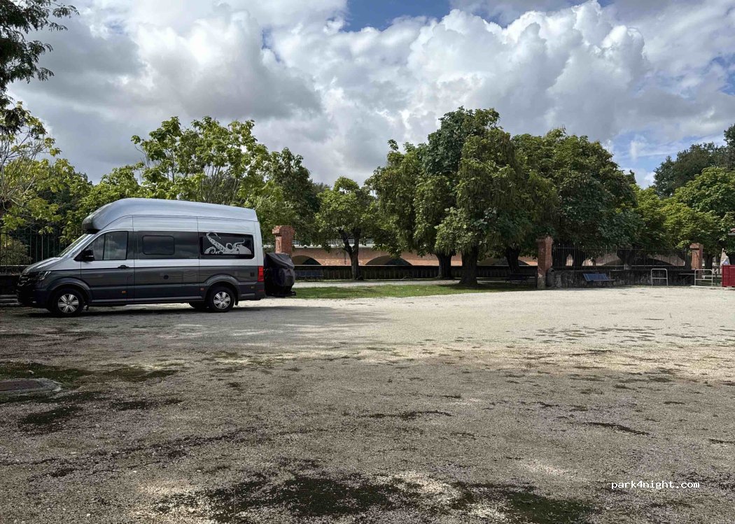 (82370) Reyniès - Esplanade Jean Moulin — foto