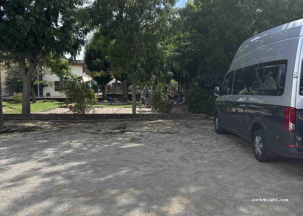 (82370) Reyniès - Esplanade Jean Moulin — foto 3