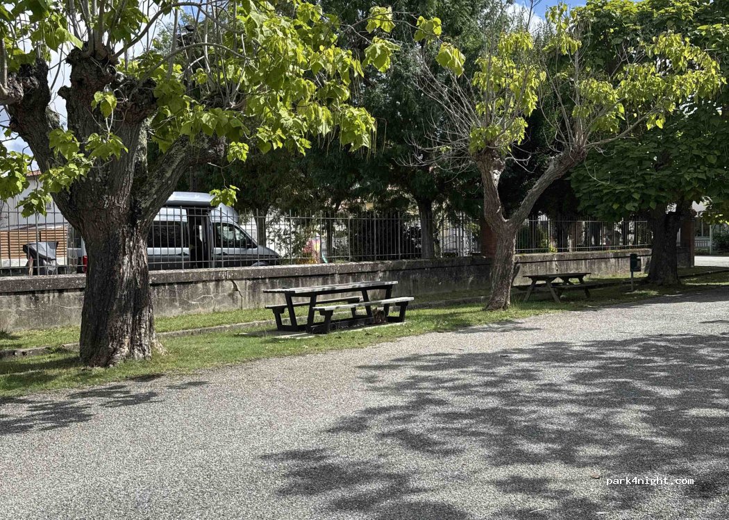(82370) Reyniès - Esplanade Jean Moulin — foto 4