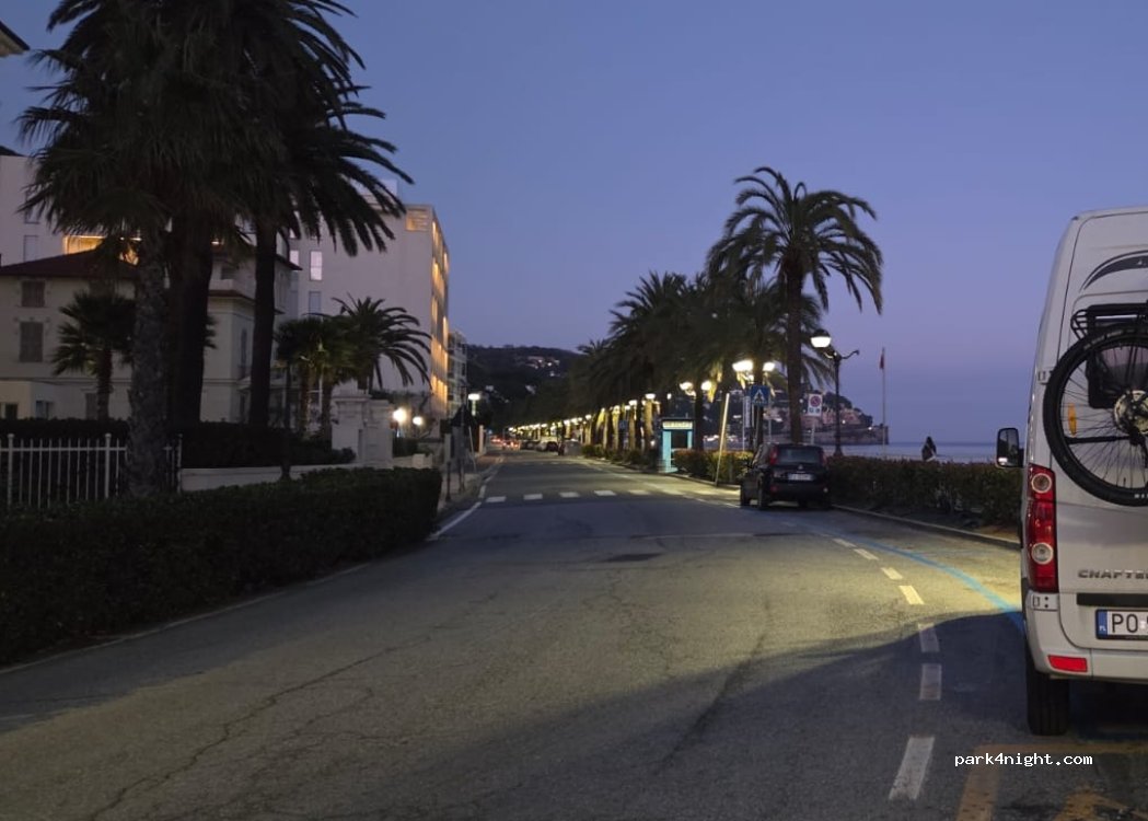 (17028) Spotorno - Via Aurelia — foto