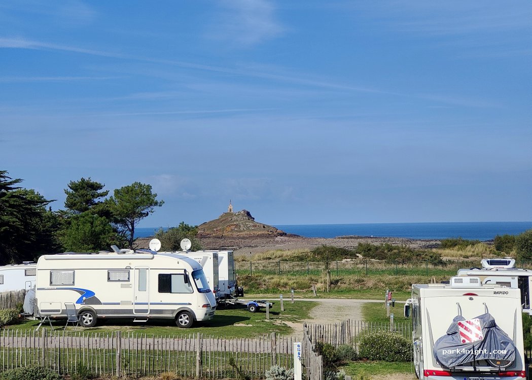 Aire de Camping-Cars Saint Michel — foto 2