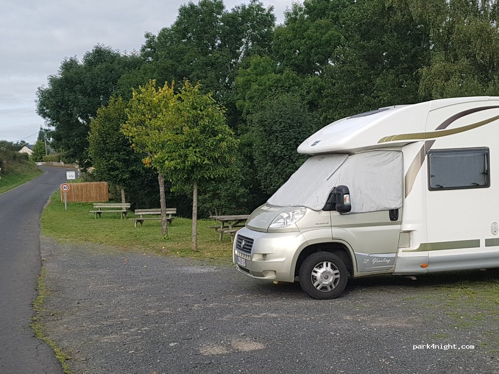 (15100) Anglards-de-Saint-Flour - La Gazelle — foto