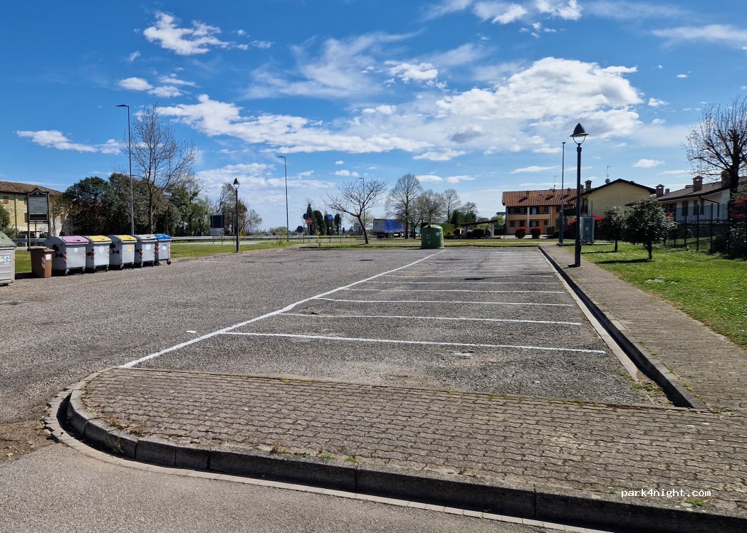 (33057) Santa Maria la Longa - Via Bortolussi — foto