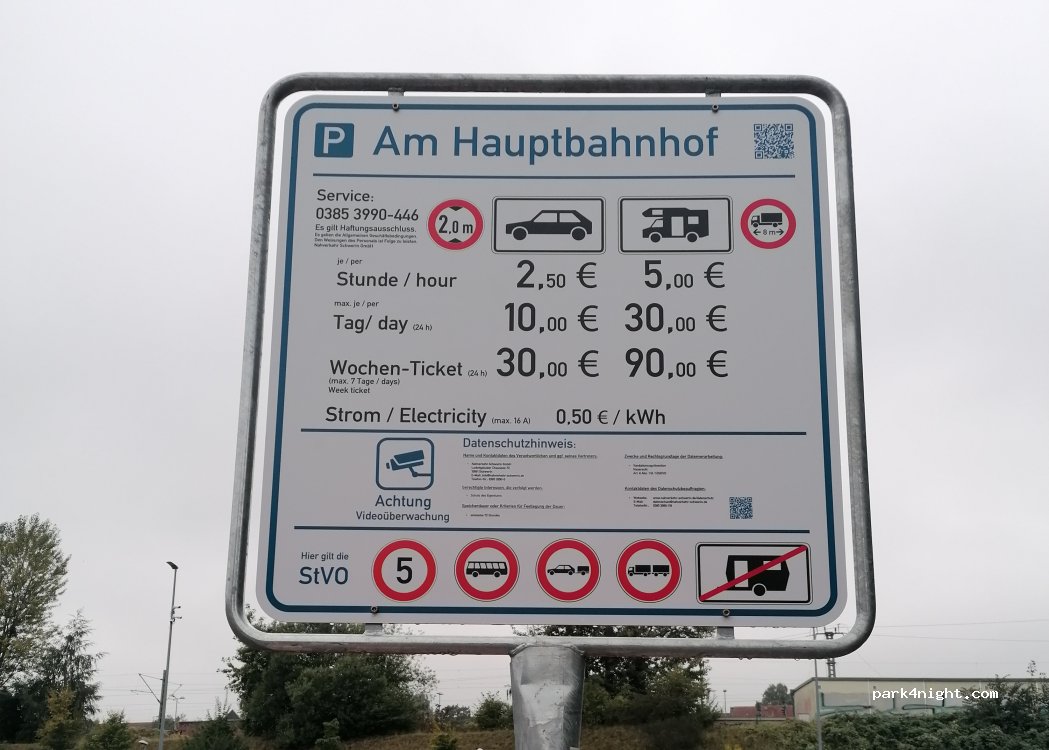 Wohnmobilstellplatz am Hauptbahnhof in Schwerin — foto 2
