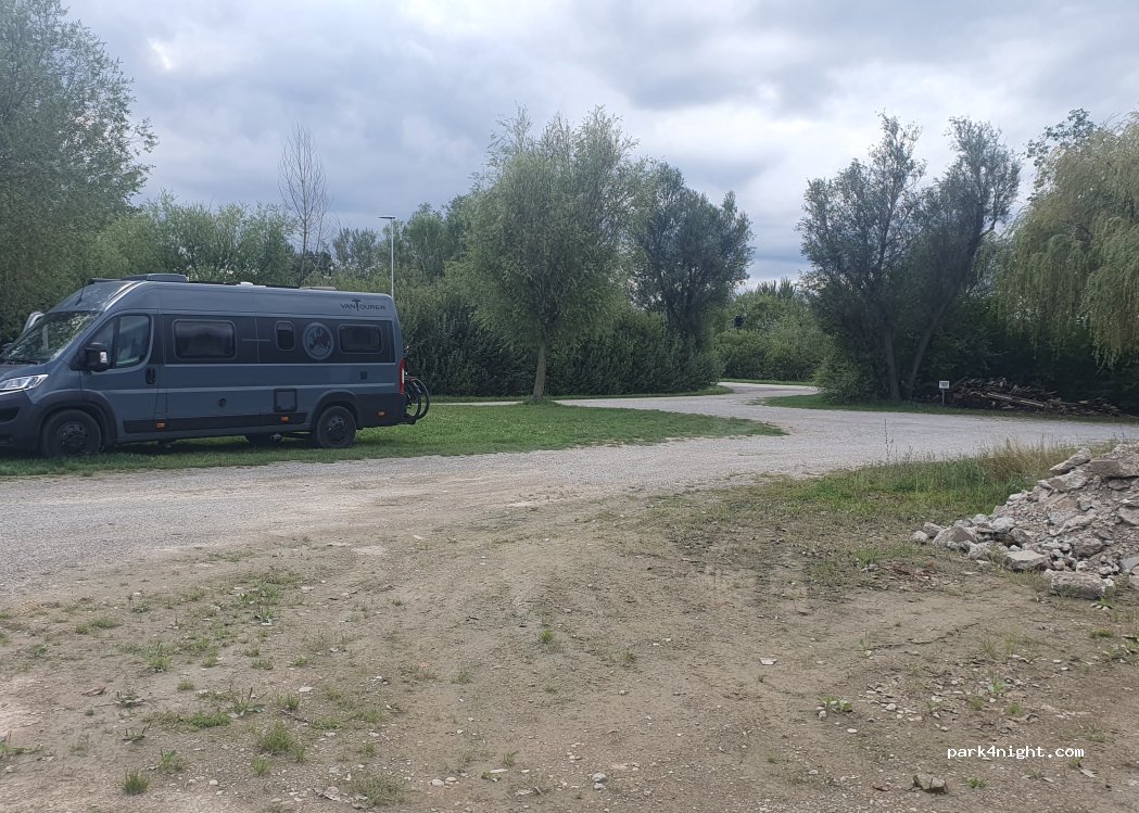 (7100) Gemeinde Neusiedl am See - Teichgasse — foto