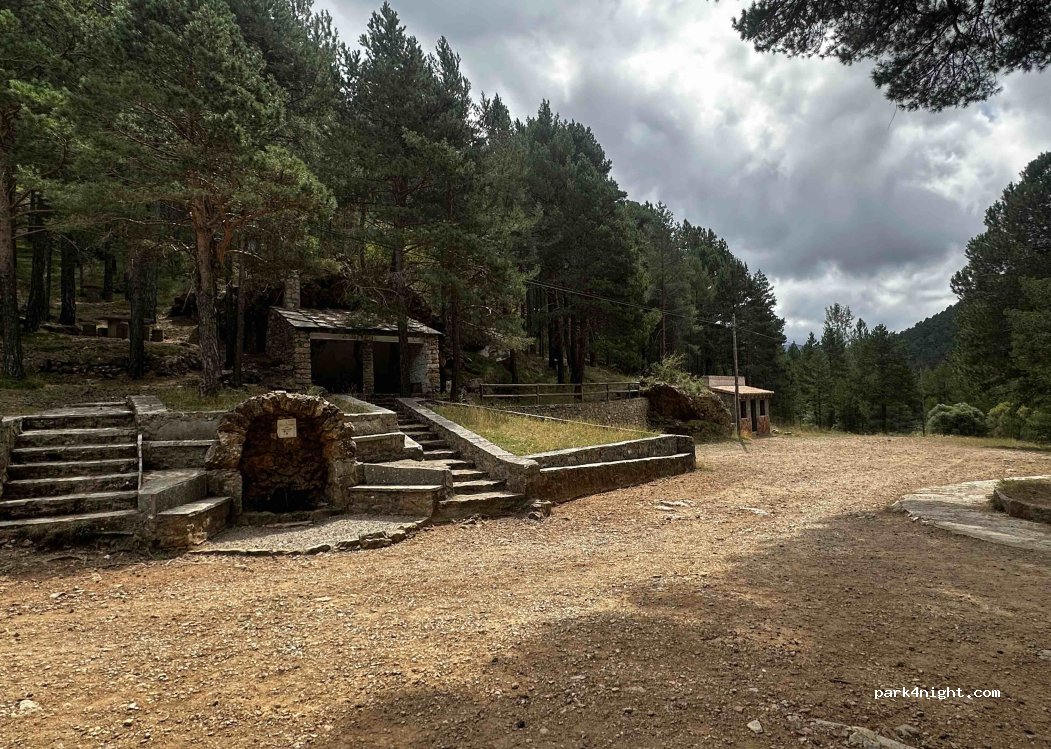(44412) Linares de Mora - camino al Pino del Escobón 977 m — foto
