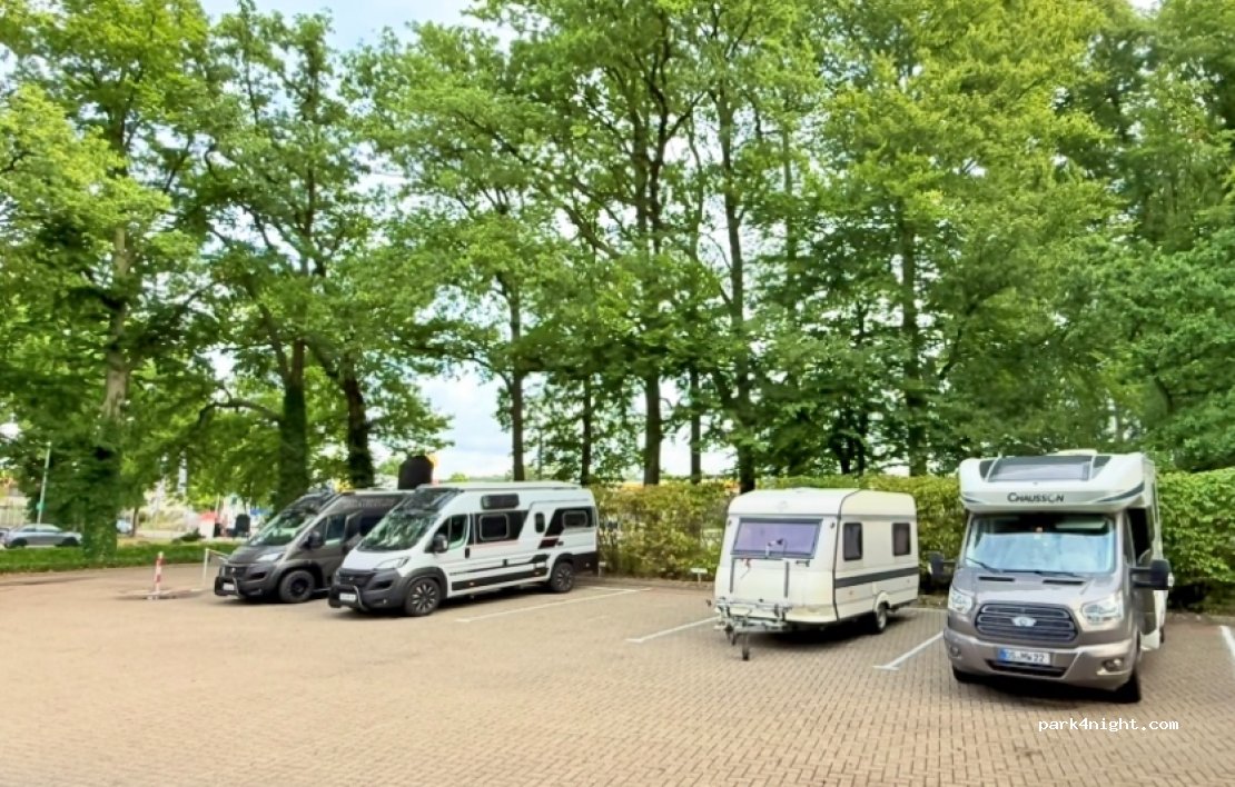 Kostenpflichtiger Reisemobilstellplatz / Hotel Busch Atter — foto