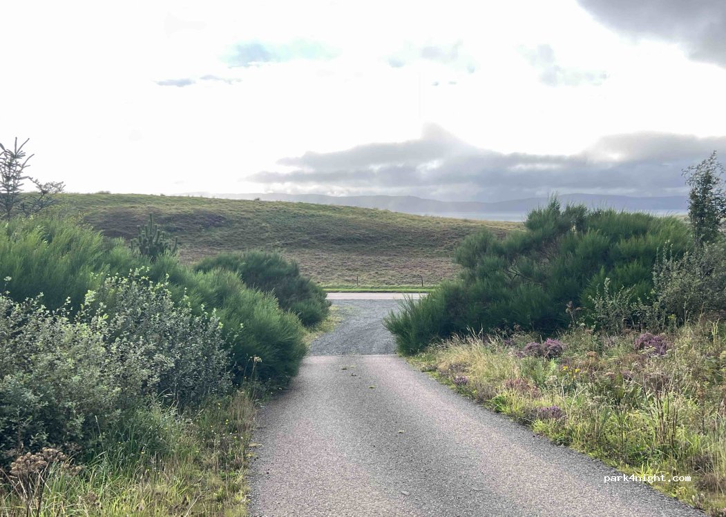 (IV51 9YB) Uig - A87 — foto