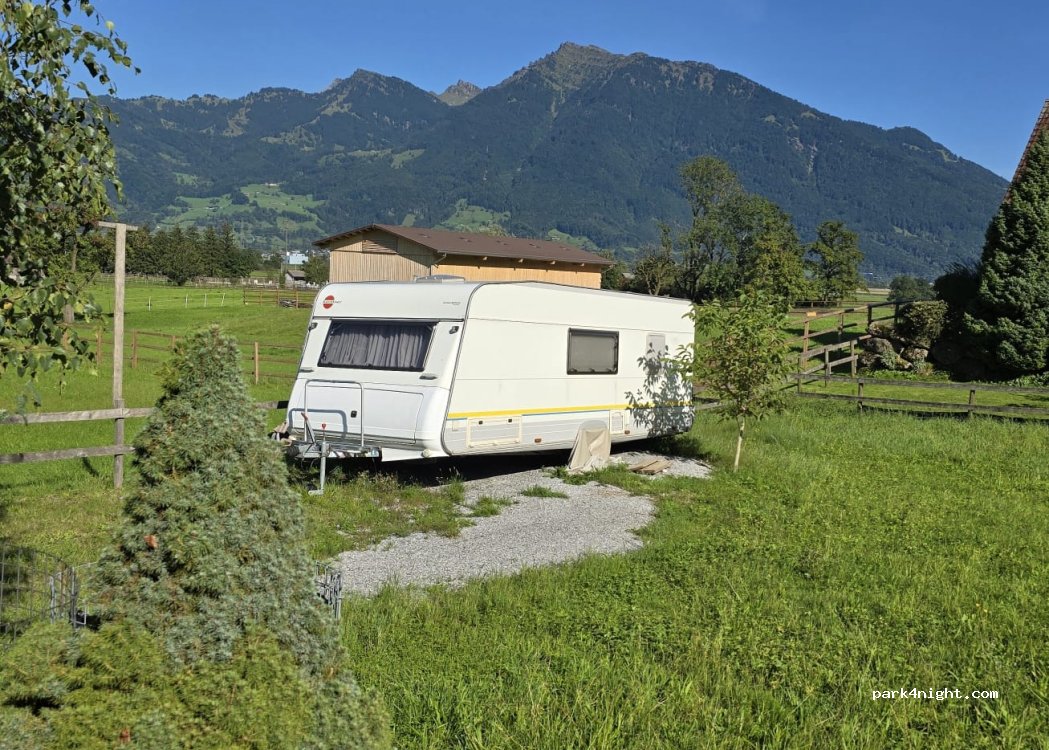 Allein im Grünen – 1 Stellplatz für Camper — foto