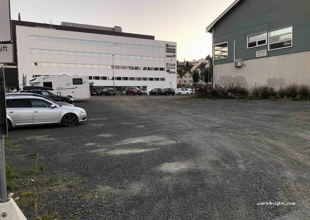 (9296) Tromsø - Hjalmar Johansens gate — foto 2