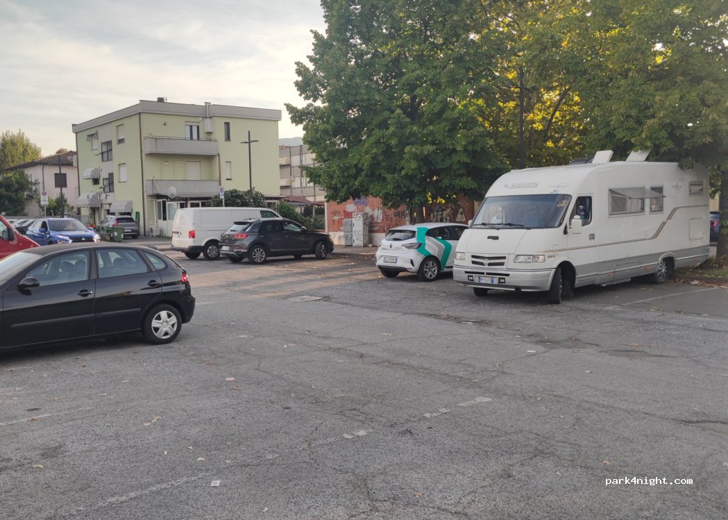 (55100) Lucca - Unnamed Road — foto
