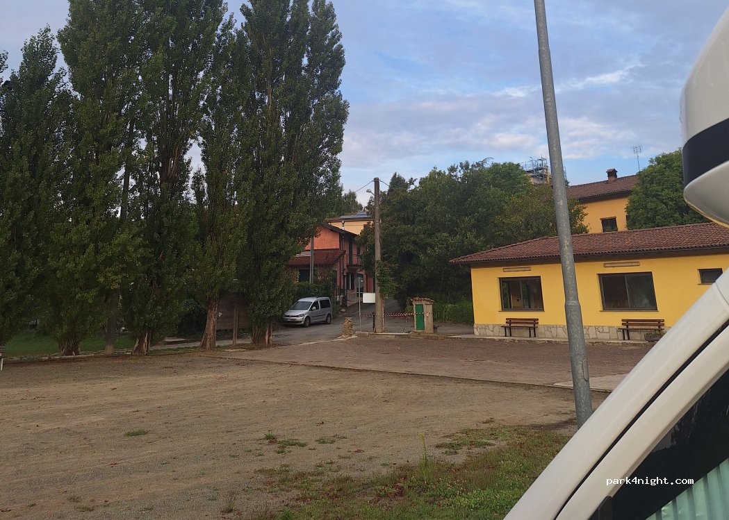 (15075) Casaleggio Boiro - Via Castello — foto