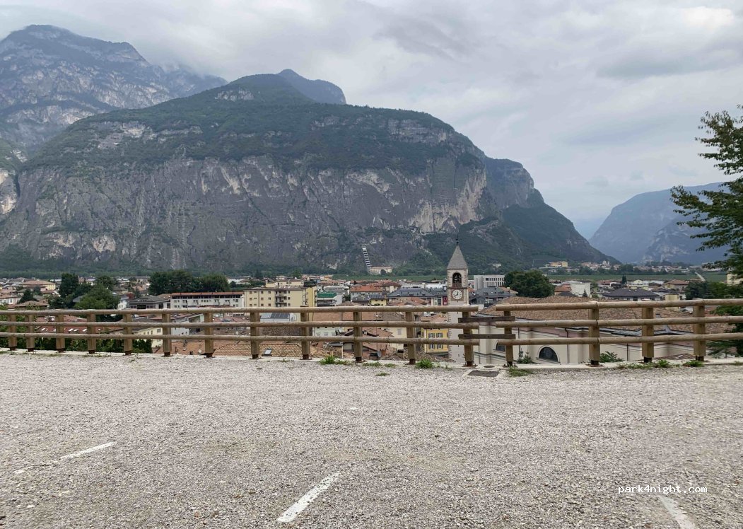 (38017) Mezzolombardo - Via Bertagnolli — foto 2