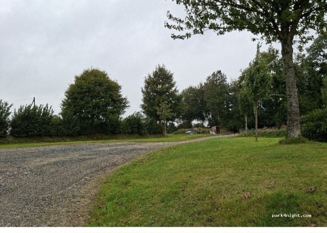 (22340) Paule - Rue du Stade — foto
