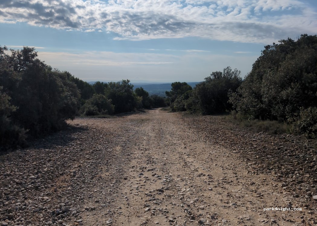 (30760) Aiguèze - Chemin du Bois d'Aiguèze — foto
