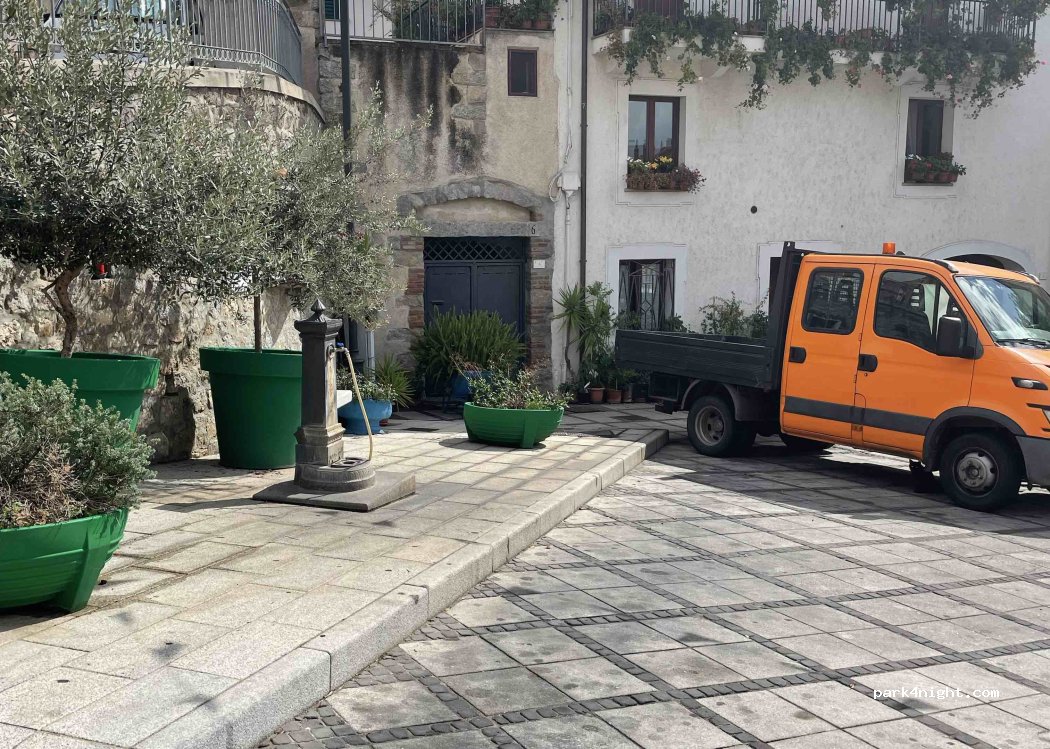 (08025) Ulìana/Oliena - Via Istria — foto