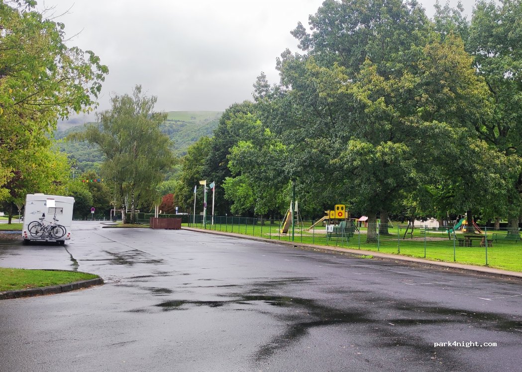 (15800) Vic-sur-Cère - Avenue Max Mabit Fournier — foto