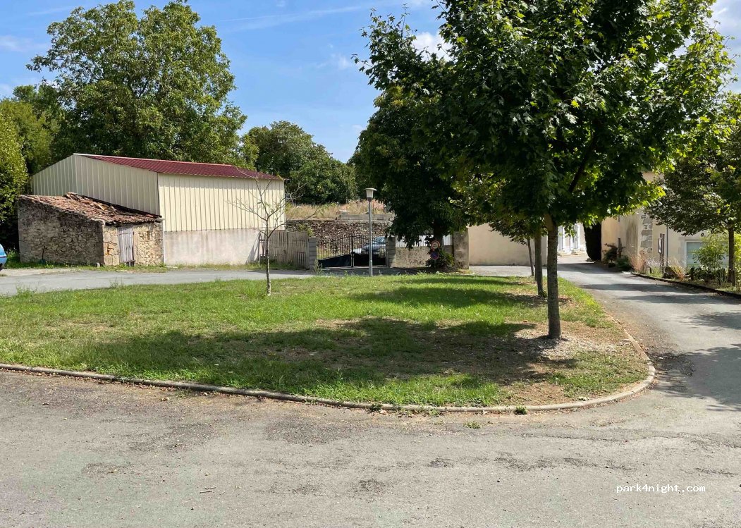 (79350) Amailloux - 1 Place de la Mairie — foto 3