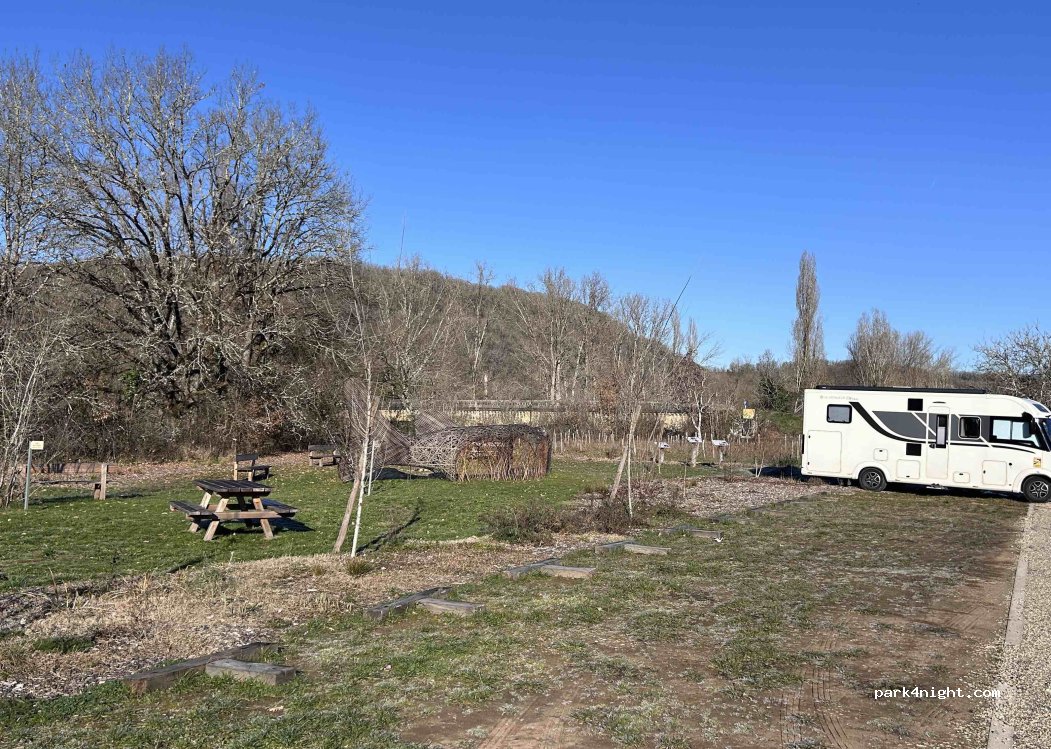 (24290) Aubas - Rue de la Mairie — foto 3