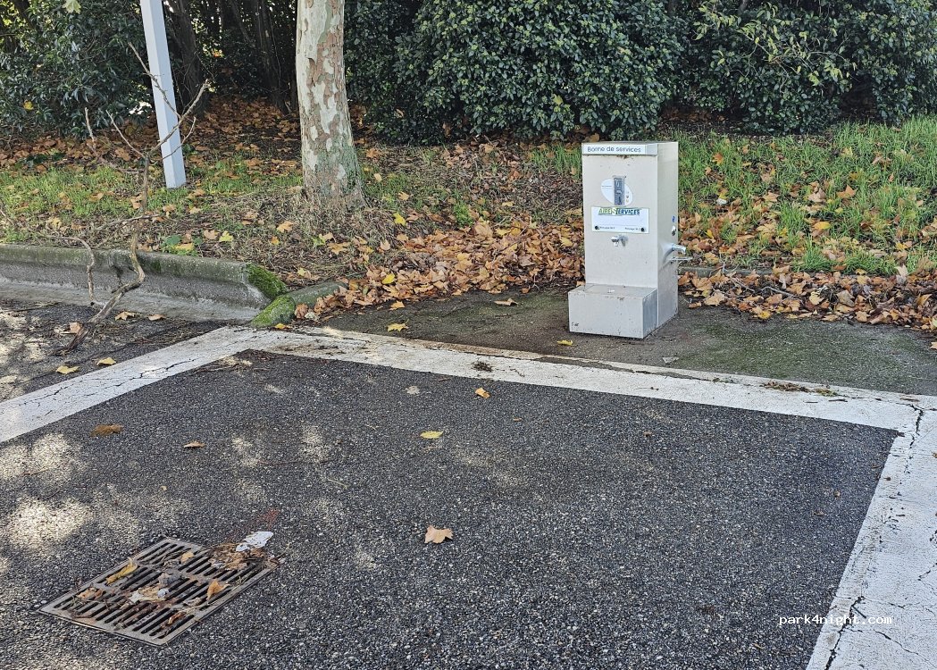 (26600) Pont-de-l'Isère - Aire de la Latitude 45 — foto 2