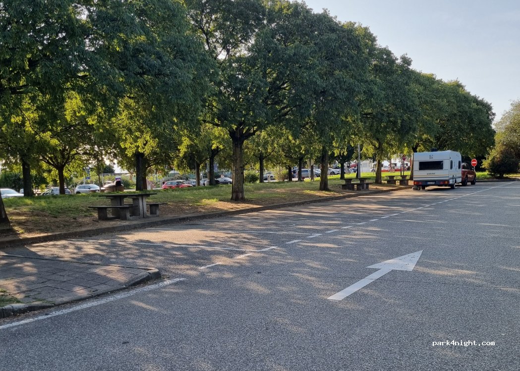 (26600) Pont-de-l'Isère - Aire de la Latitude 45 — foto 3