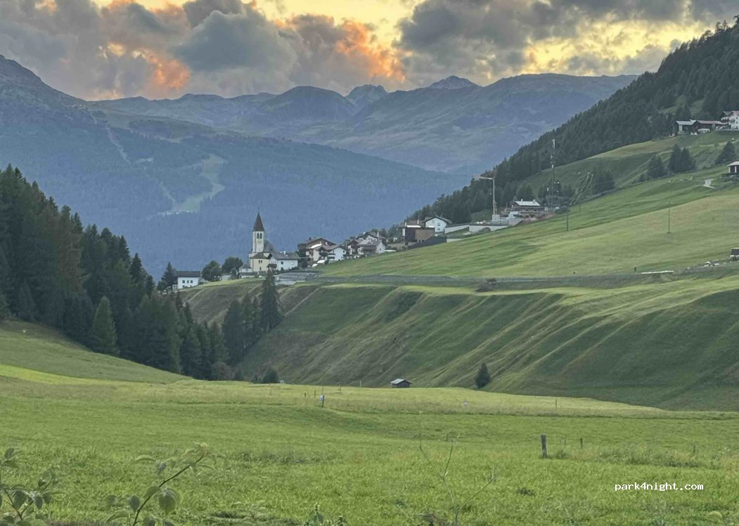 (39027) Graun - Curon Venosta - Riegl — foto