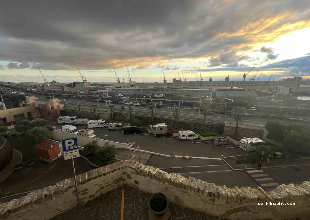 (16128) Genoa - 6 Via della Marina — foto 4