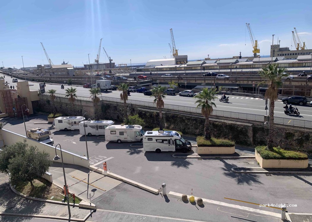 (16128) Genoa - 6 Via della Marina — foto 5
