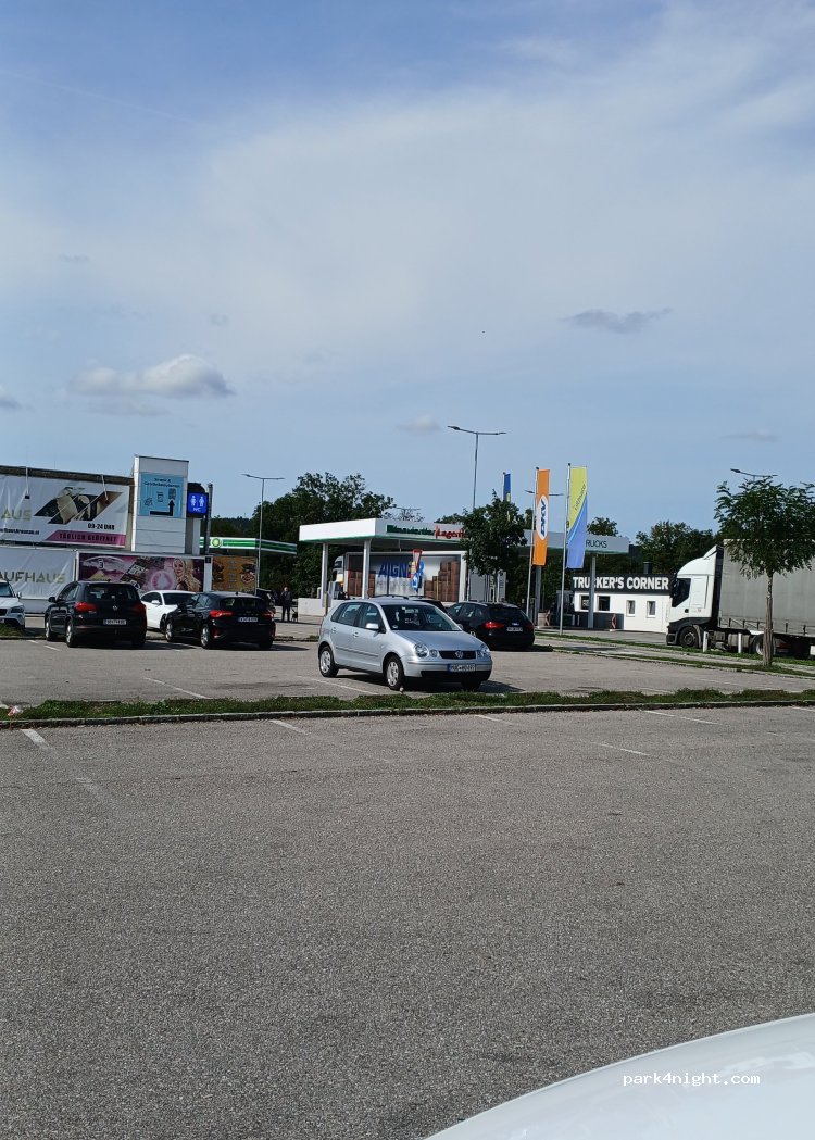 (5280) Braunau am Inn - Neue Innbrückenstraße — foto