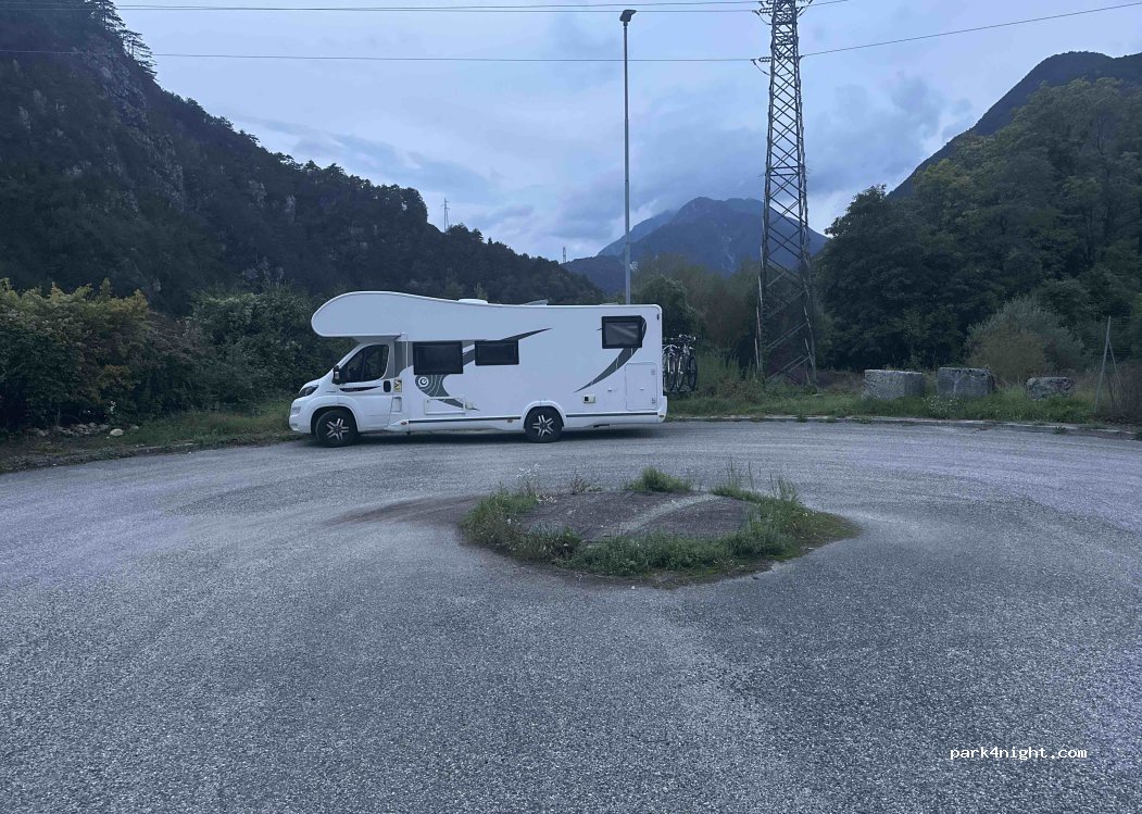 (33015) Moggio Udinese - Via degli Alpini — foto