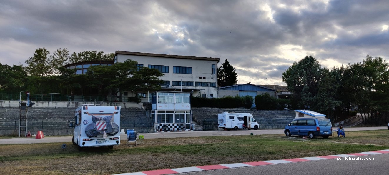 Area camper kartodromo Matera — foto