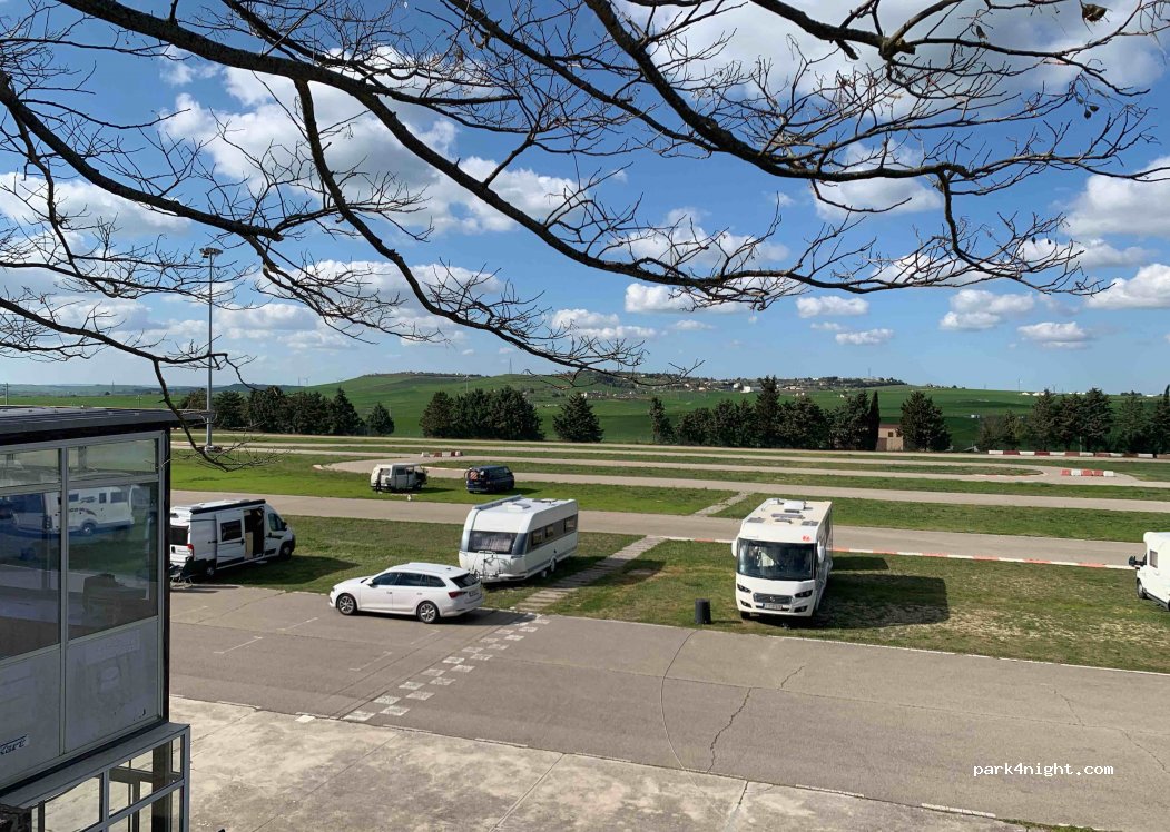 Area camper kartodromo Matera — foto 3