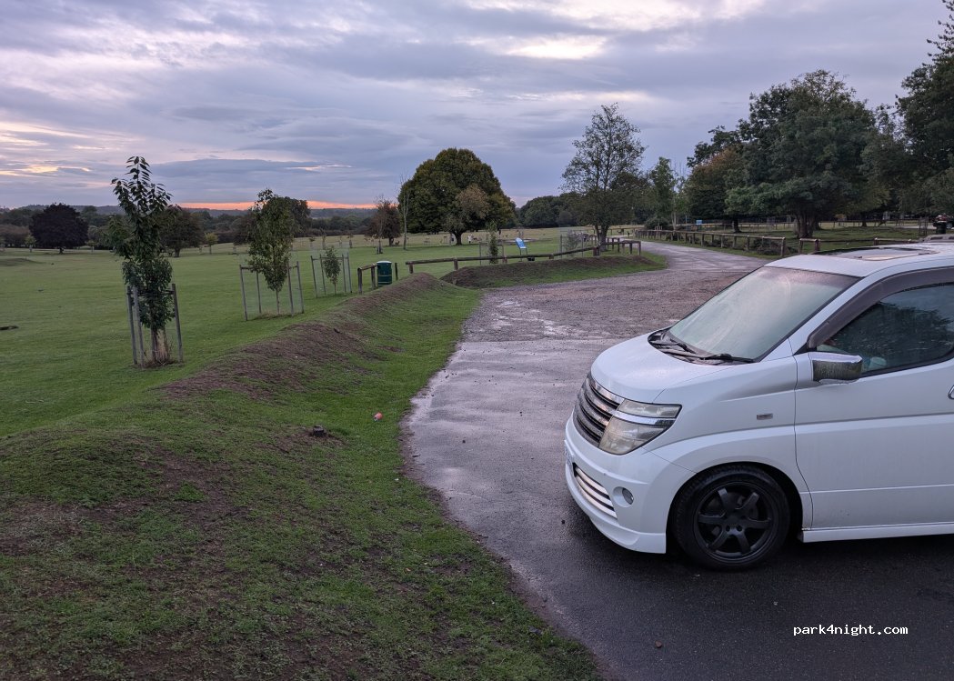 (RM3 9PH) London Borough of Havering - NCN National Route 136 — foto