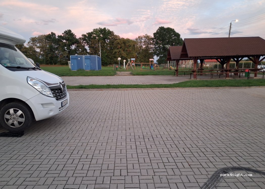 (58-207) Książnica - Unnamed Road — foto