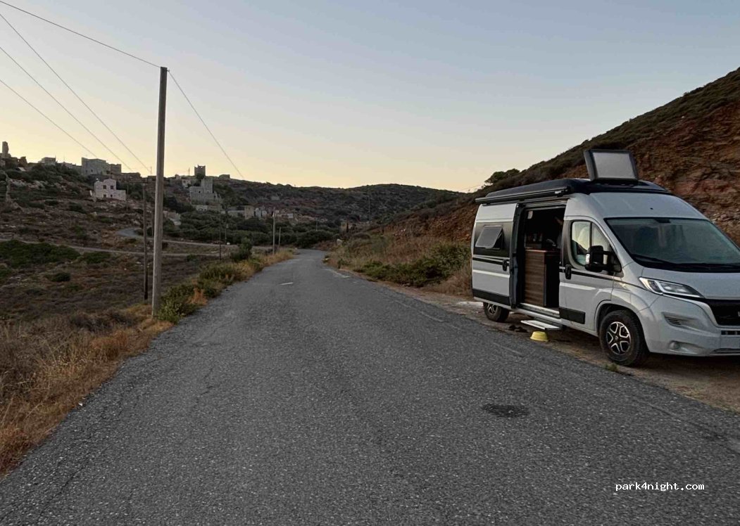 (23071) Πόρτο Κάγιο - Unnamed road — foto