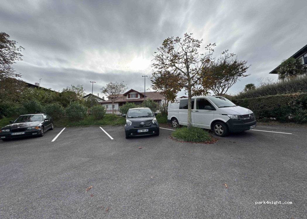 (64210) Guéthary - Place Etchartia — foto 3