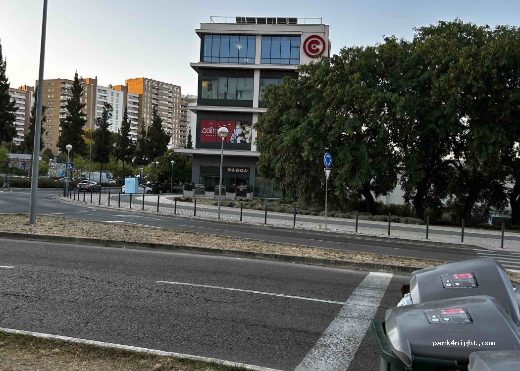 (1750-314) Lumiar - Avenida David Mourão-Ferreira — foto 2