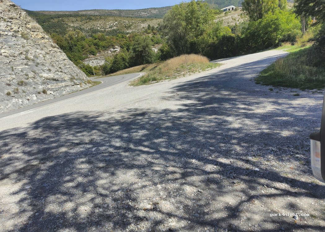 (05700) Montclus - D 994 — foto