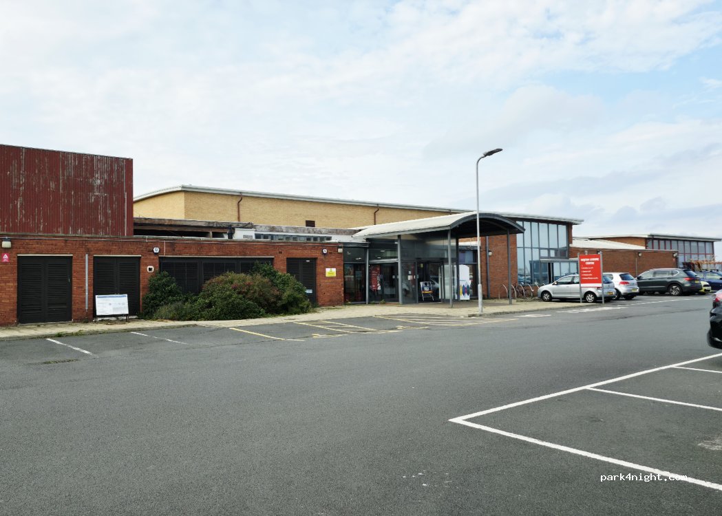 (YO21 3ED) Scarborough - Crescent Avenue — foto