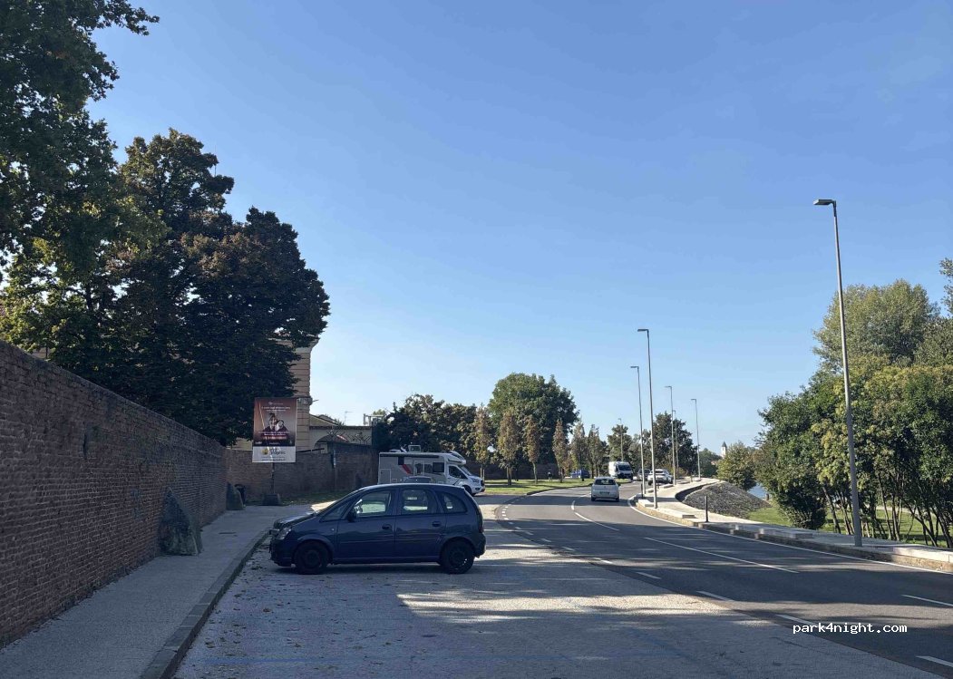 (46100) Mantua - Viale Mincio — foto