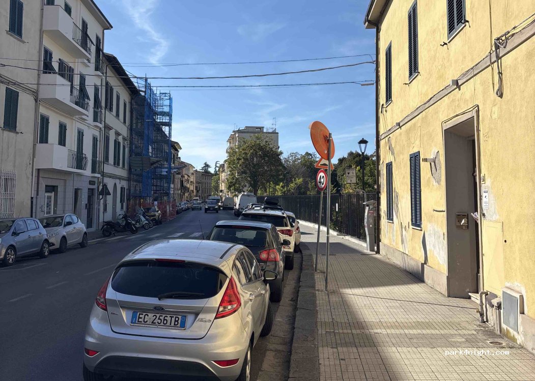 (56100) Pisa - Via Cesare Battisti — foto