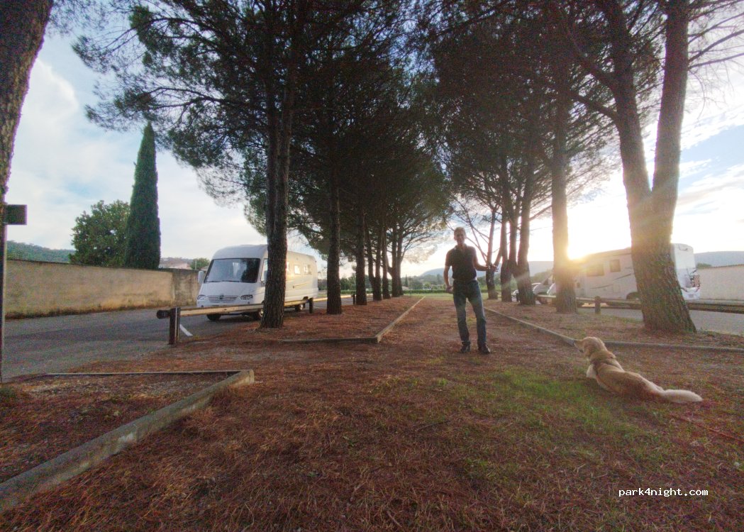 (83136) Néoules - Chemin de Reminbrance — foto
