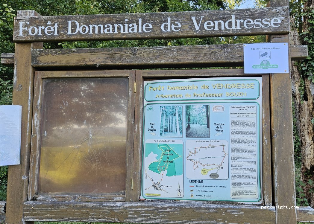 (08160) Vendresse - Route forestière de la Vierge — foto
