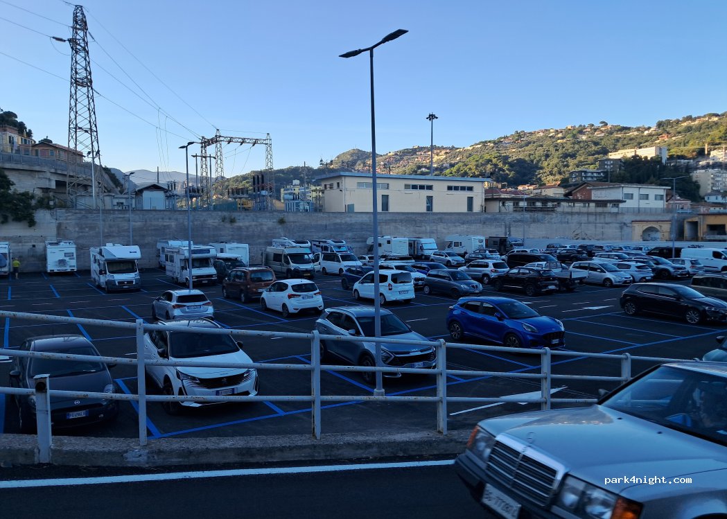 (17024) Finale Ligure - Via Caprazoppa — foto