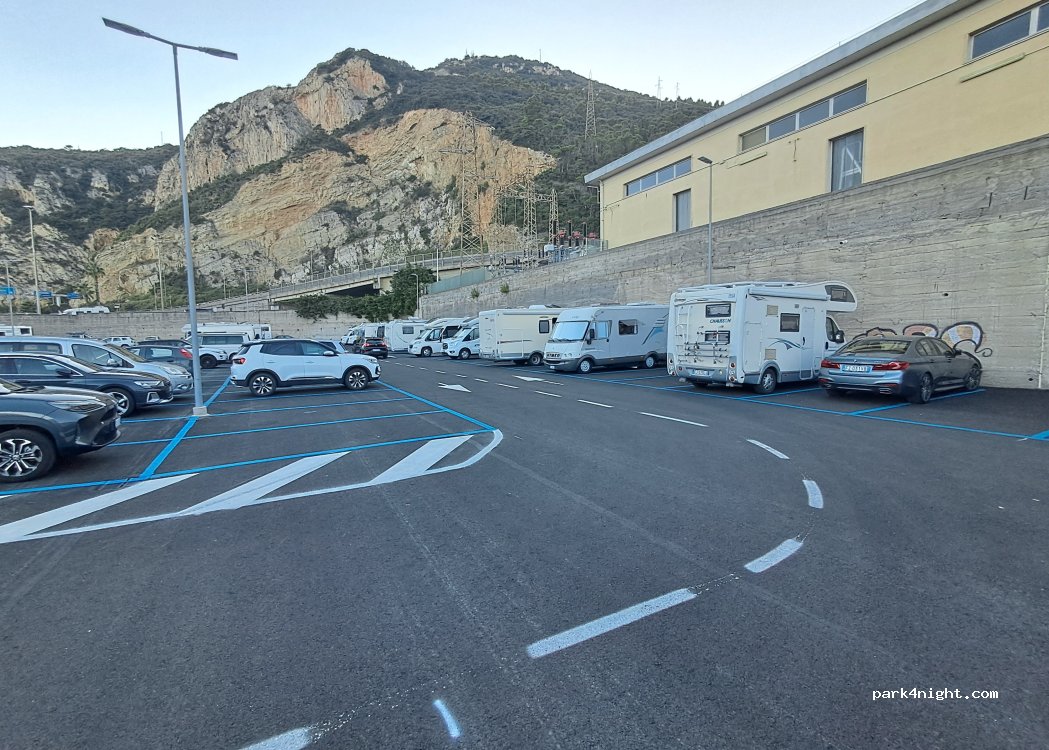 (17024) Finale Ligure - Via Caprazoppa — foto 2