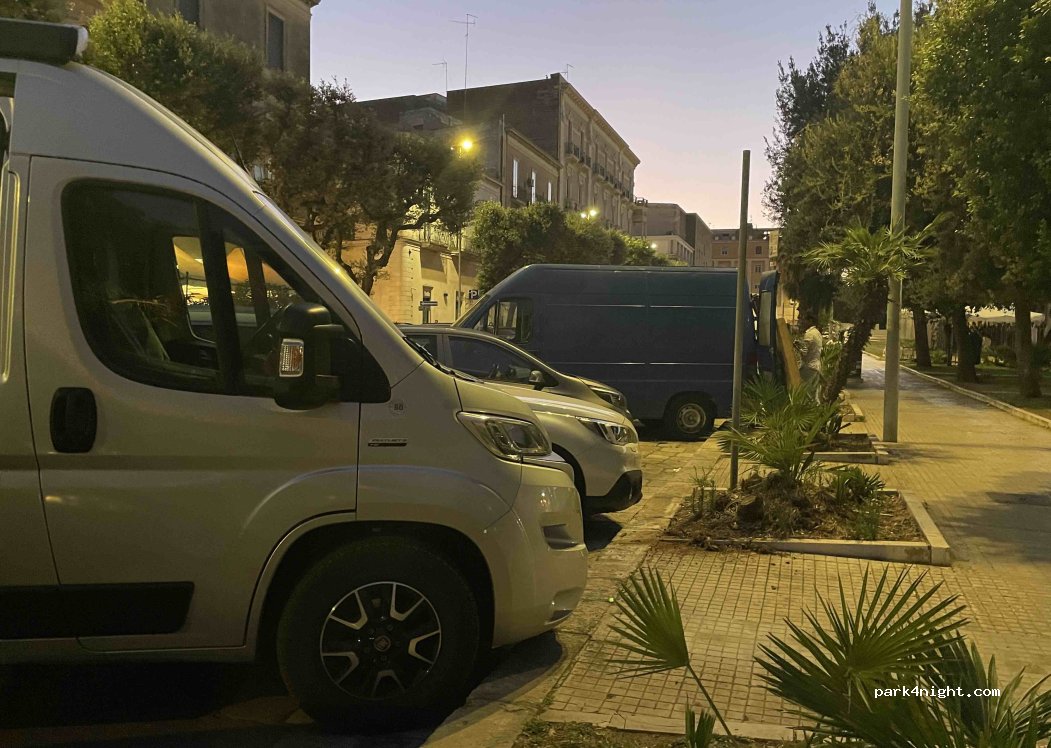 () Lecce - Piazzale dell'Aeronautica — foto