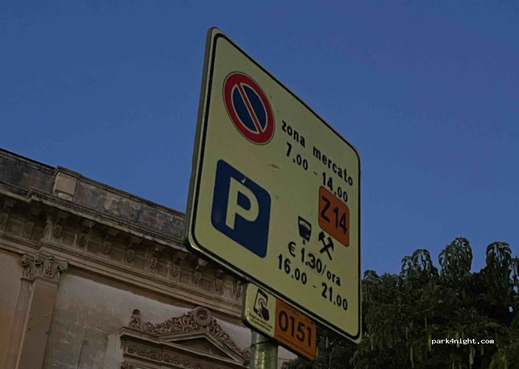 () Lecce - Piazzale dell'Aeronautica — foto 2