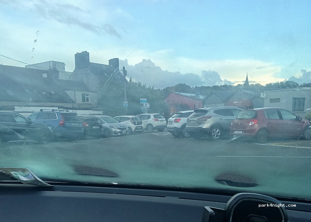 (T12 PTW9) Ballincollig - Carrigaline - Woollen Mills Business Park — foto
